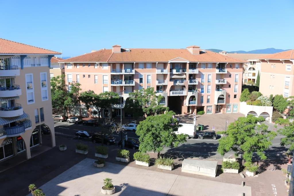 PORT-FREJUS, appartement 2 pièces, terrasse, climatisation Esterno foto