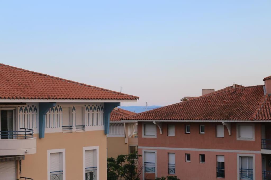PORT-FREJUS, appartement 2 pièces, terrasse, climatisation Esterno foto