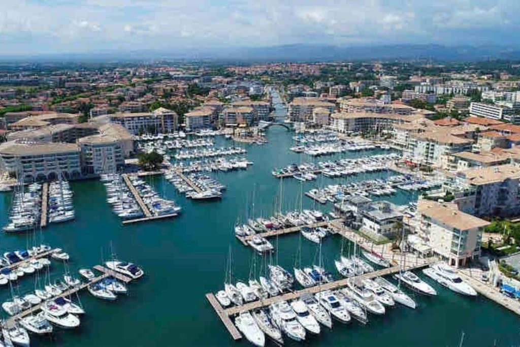 PORT-FREJUS, appartement 2 pièces, terrasse, climatisation Esterno foto