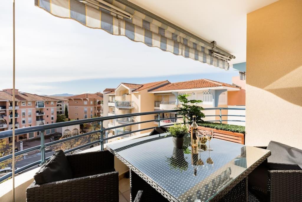 PORT-FREJUS, appartement 2 pièces, terrasse, climatisation Esterno foto